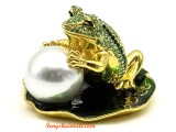 Three Legged Toad with Giant Pearl
